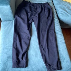 Lululemon Men’s XL Black water-resistant joggers